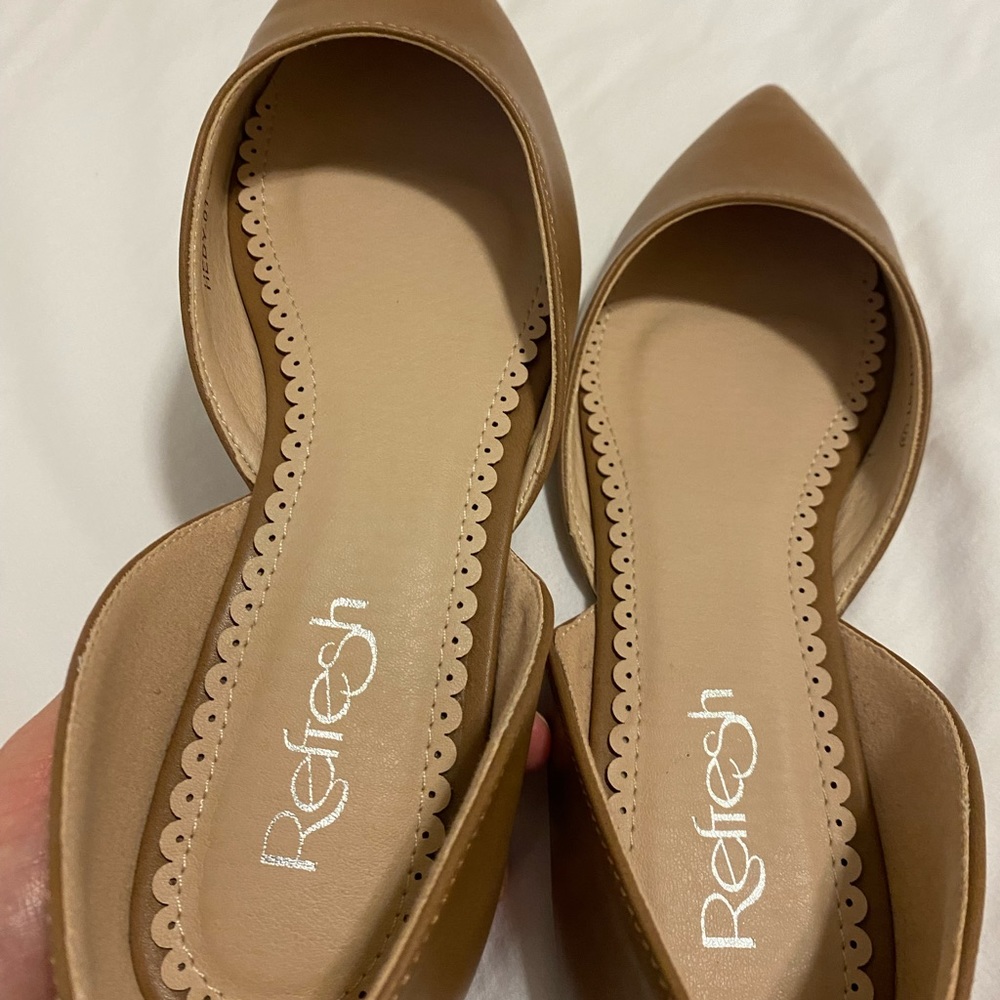 Refresh Tan Pointed Toe Flats Size 7.5 - Picture 9 of 10